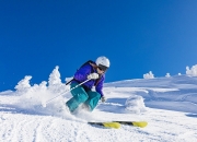 开云体育-跨洋对决，快船力克江苏队，东契奇统治全场诠释何为现代篮球