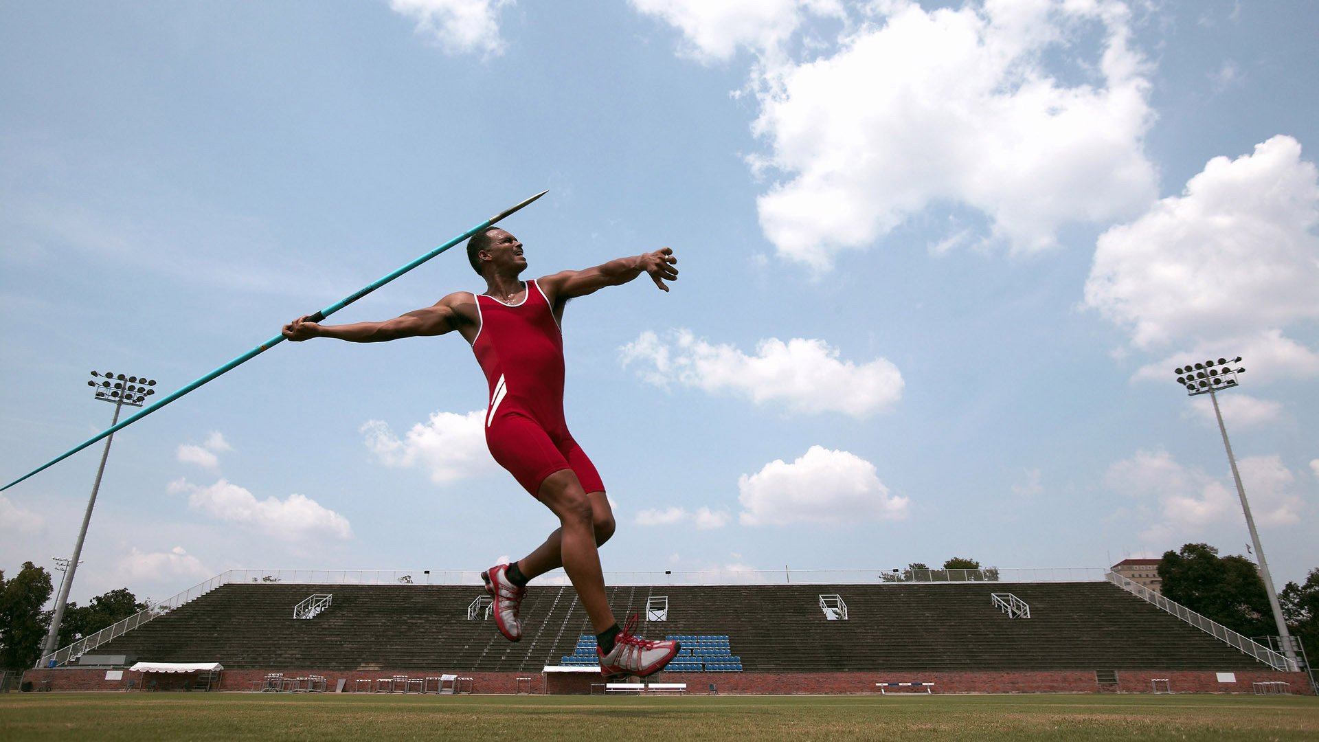 极速与巅峰的交汇，当F1争冠之夜遇见恩比德里程碑