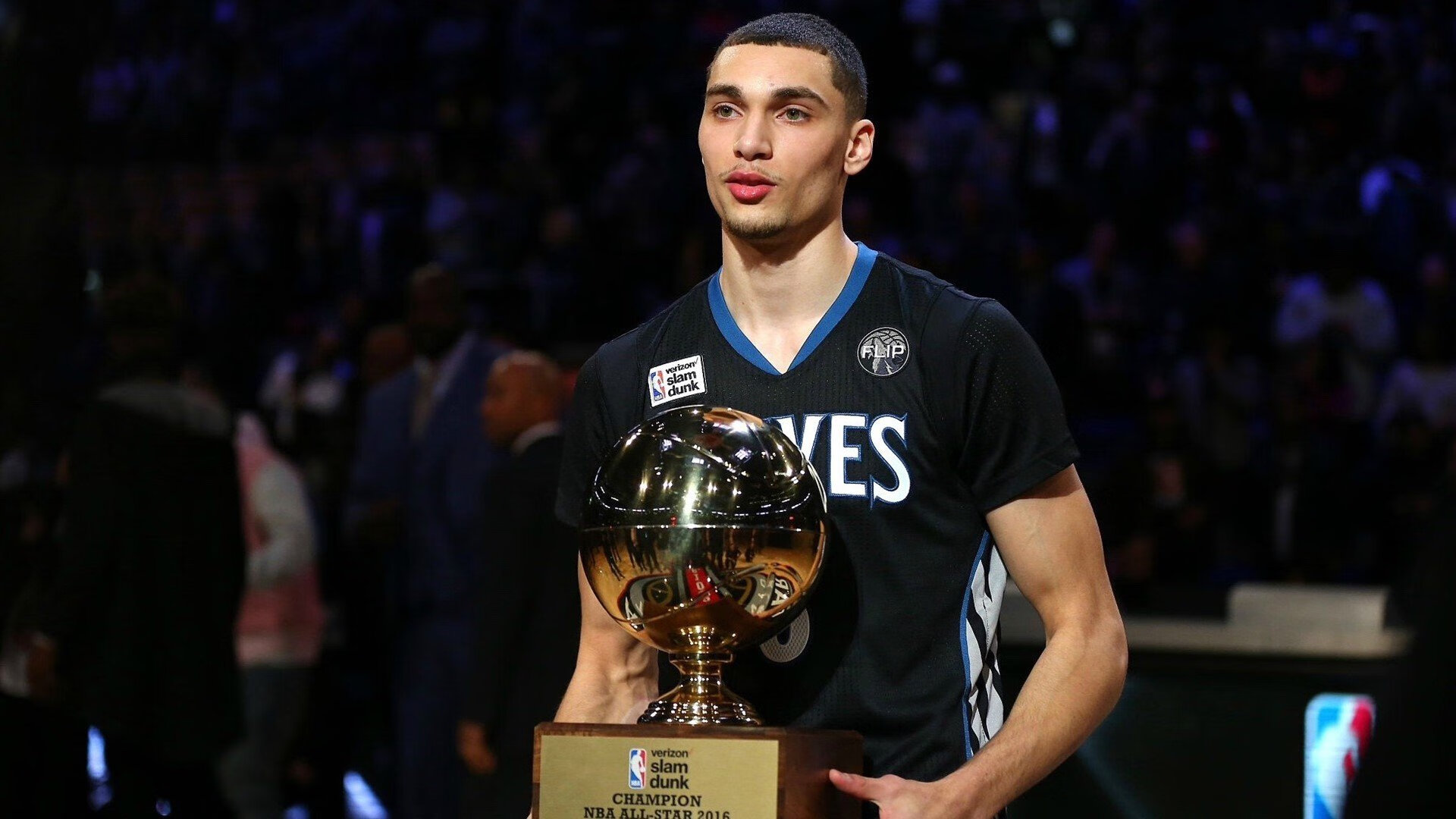 德罗赞世界排名之战接管赛场，尼克斯火力全开压制雄鹿