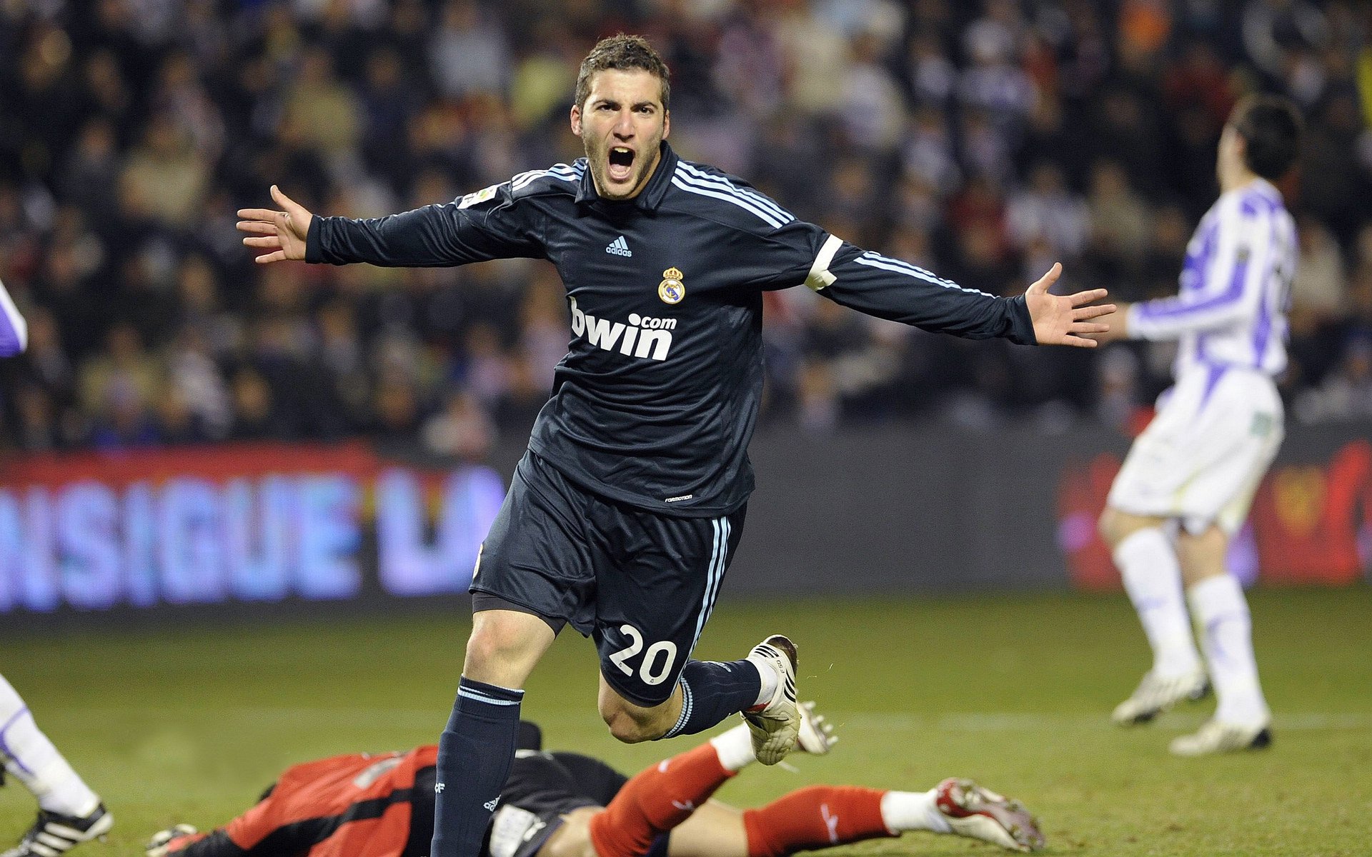 当秘鲁沉默群山遇见潘帕斯雄鹰，内马尔缺席时，谁才是真正的大场面先生？