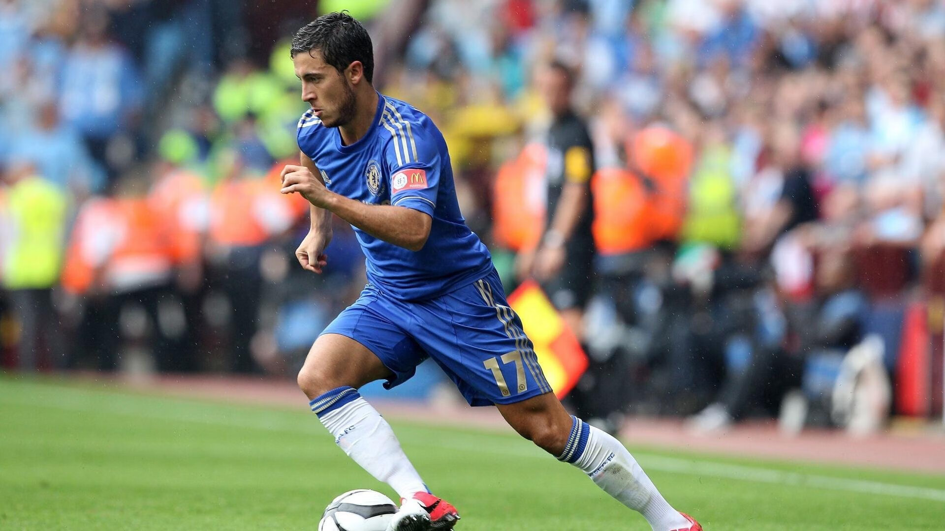 绿茵场与硬木地板的交响，当西甲德比遇见洛城烽火