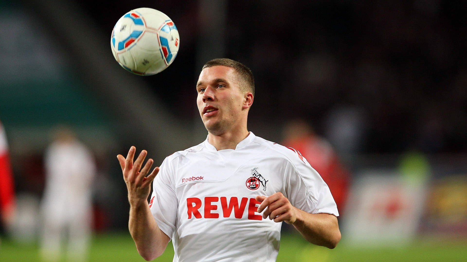 法拉利逆转红牛二队，勒克莱尔关键制胜，策略与勇气的完美结合